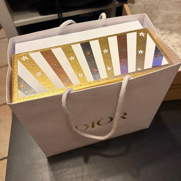 Dior pouch and a 3 exclusive miniatures - Picture 12 of 15